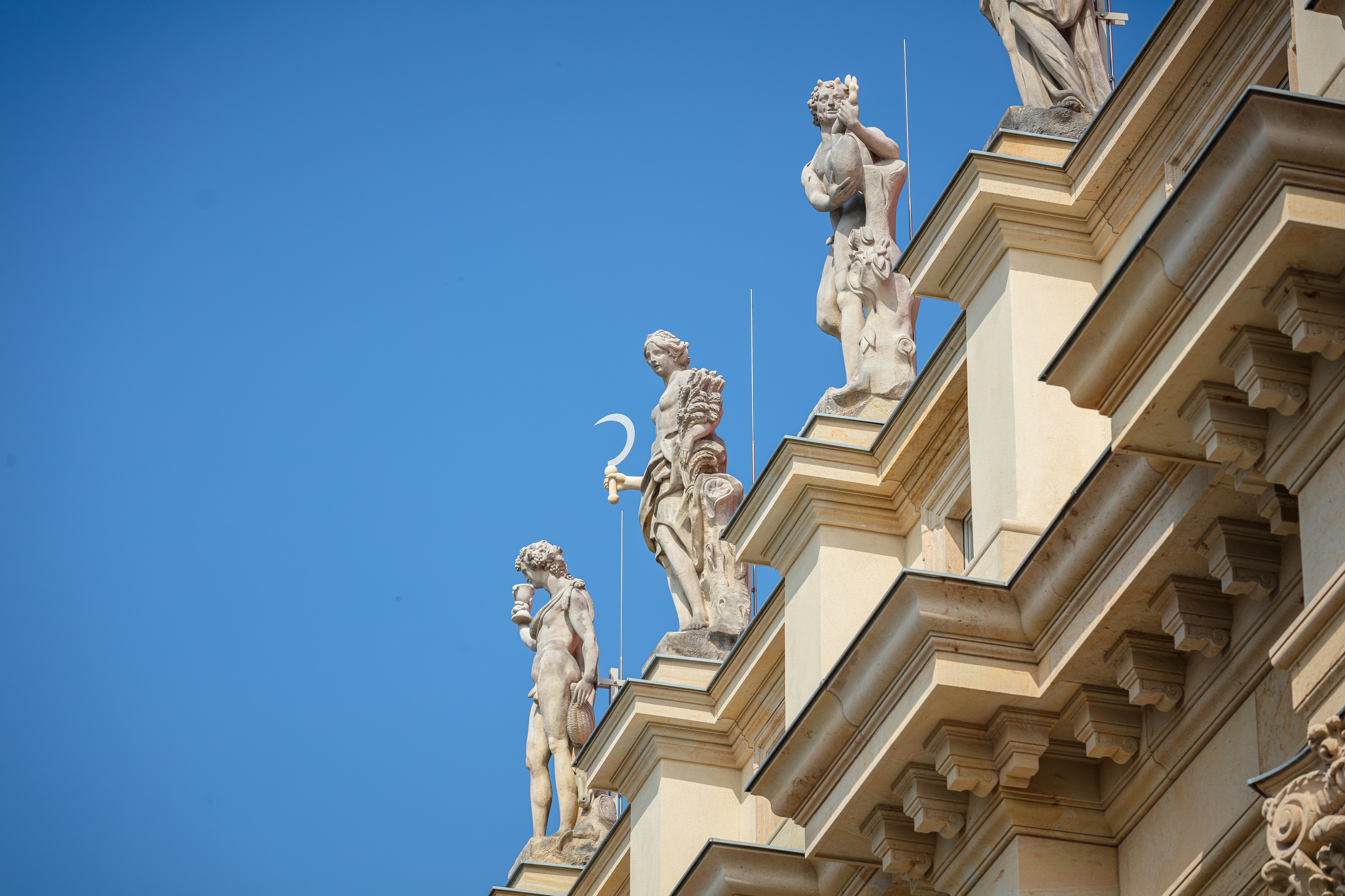 PWG_Attika_Skulpturen_Benjamin_Maltry