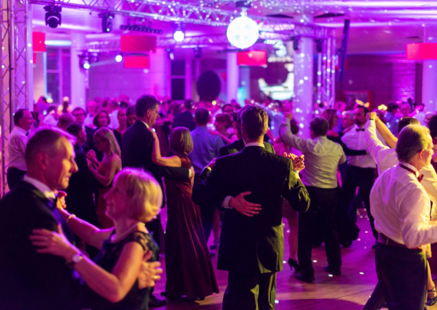 Karten gibt es hier!